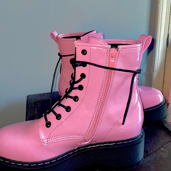 Steve Madden pink Betty combat boots. - Picture 4 of 5